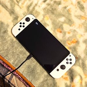 Nintendo Switch OLED - Like new!